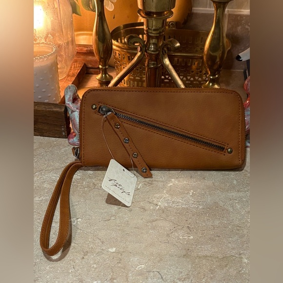 Free People tan wallet/clutch with zipper & stud details NWT - Picture 1 of 7
